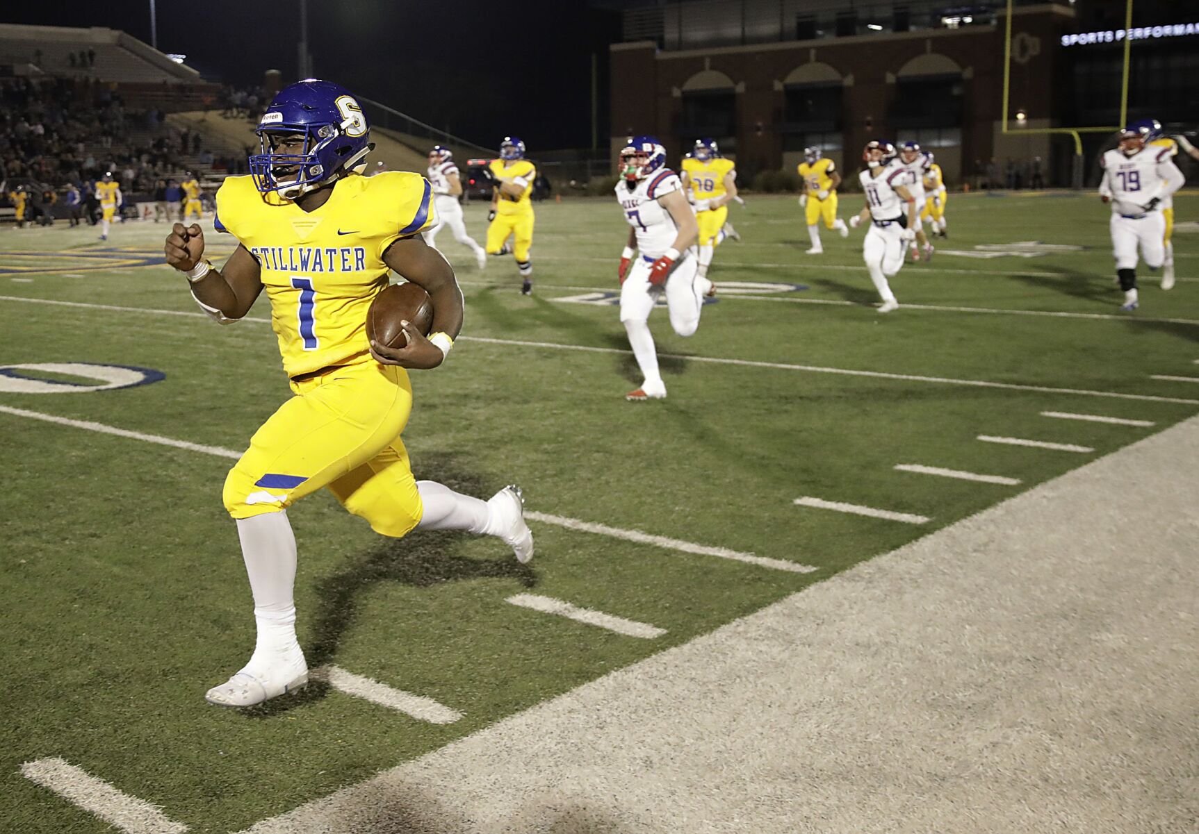 11) 6,878: Qwontrel Walker, Stillwater